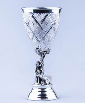 серебряный бокал