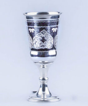 серебряный бокал