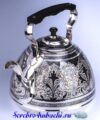 красивый серебряный чайник для кипятка