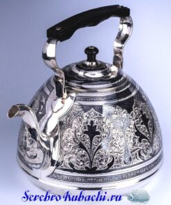 красивый серебряный чайник для кипятка