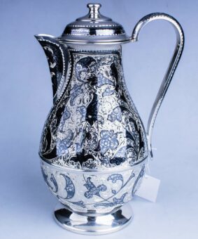 серебряный кувшин