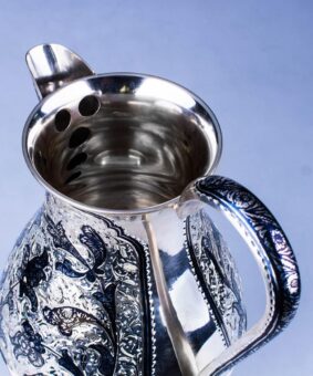 серебряный кувшин