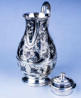 серебряный кувшин