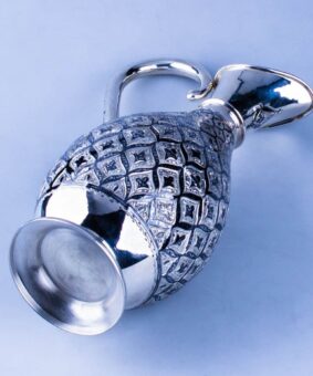 серебряный кувшин