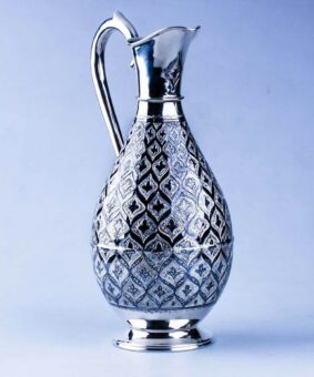 серебряный кувшин