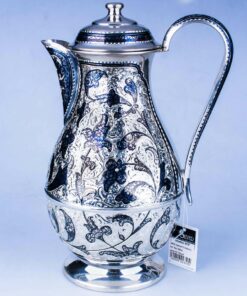 красивый серебряный кувшин