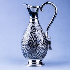 серебряный кувшин