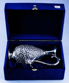 серебряный кувшин