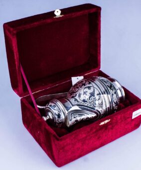 серебряный кувшинчик