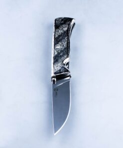 складной серебряный нож