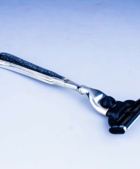 серебряный станок под лезвия Gillette Mach3