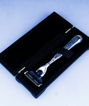 серебряный станок под лезвия Gillette Mach3