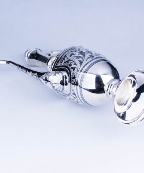 серебряный кувшин для вина