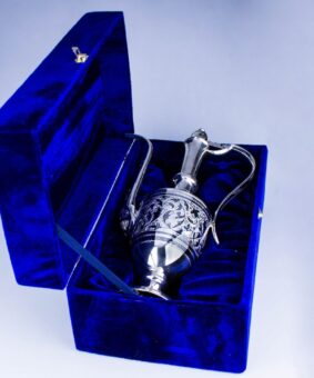 серебряный кувшин для вина