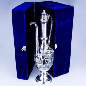 серебряный кувшин для вина