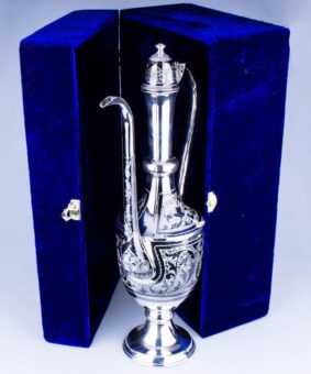 серебряный кувшин для вина