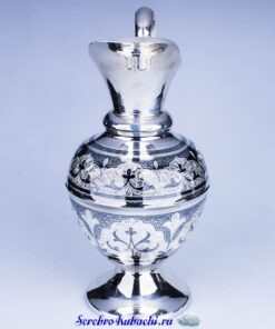 красивый серебряный кувшин