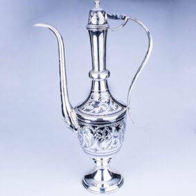 серебряный кувшин для вина