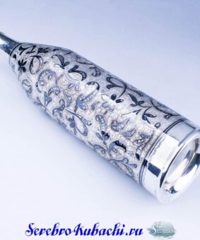 серебряная бутылка