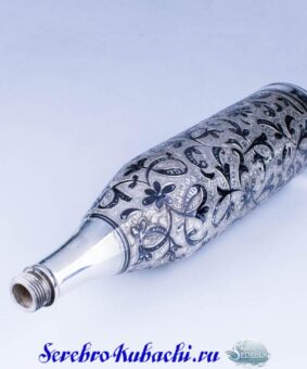 серебряная бутылка