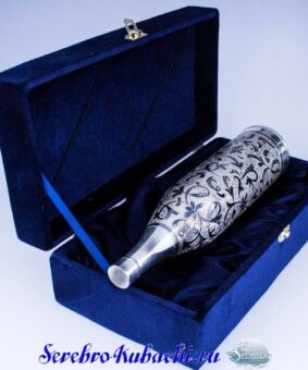 серебряная бутылка