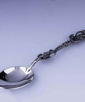 серебряная чайная ложка лоза