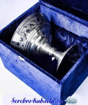 серебряная ваза фруктовница