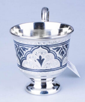 серебряная кофейная чашка