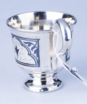 серебряная кофейная чашка