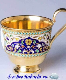 серебряная чашка