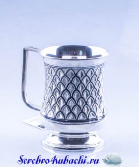 серебряная кружка