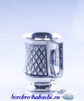 серебряная кружка