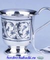 красивая серебряная кружка