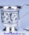 красивая серебряная кружка