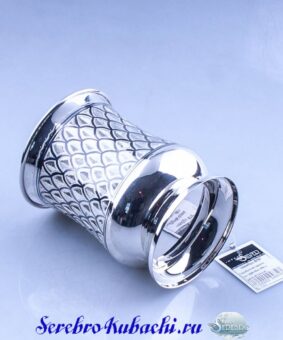 серебряная кружка