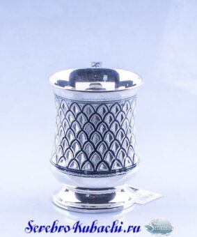 серебряная кружка