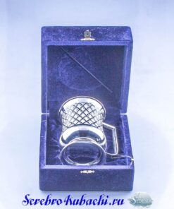 серебряная кружка