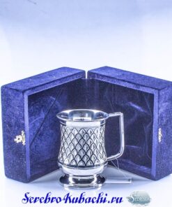 серебряная кружка