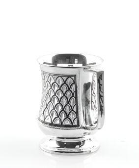 серебряная кружка чешуя