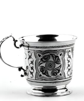 Серебряная кружка "Скорпион" 5 Серебряная кружка "Скорпион" 1