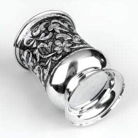 серебряная пивная кружка