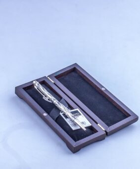 серебряная ручка в футляре