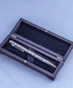 шариковая серебряная ручка