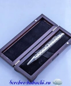 серебряная ручка с гравировкой