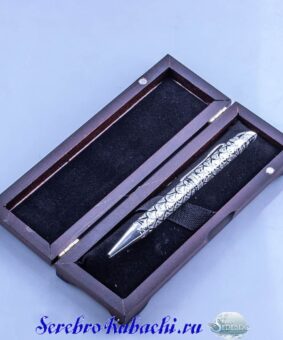 серебряная ручка с гравировкой