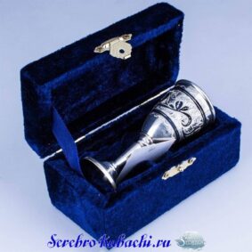 серебряная рюмка на ножке