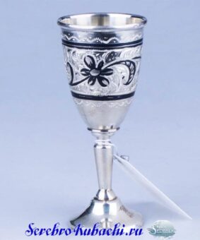 серебряная рюмка на ножке