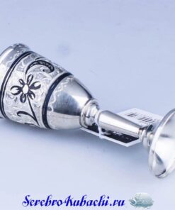 серебряная рюмка на ножке
