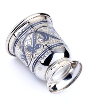 серебряная стопка