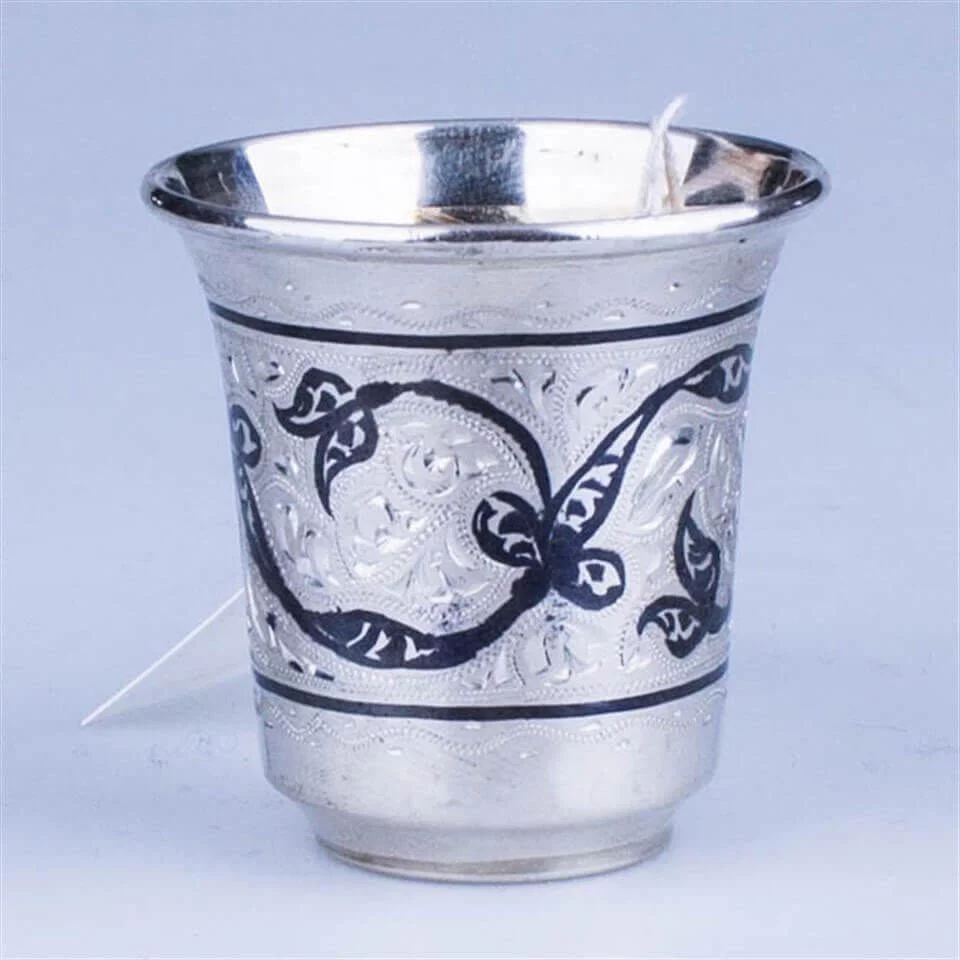 Серебряный графин со стопками 3 серебряная стопка кубачи